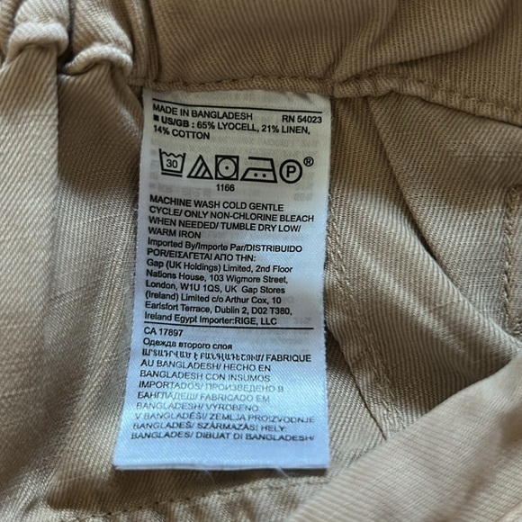 Banana Republic light weight pants with button bottom - Picture 7 of 7